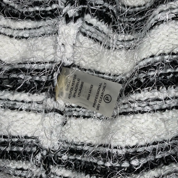 CALVIN KLEIN Cropped Shaw Black & White Med. NEW - Picture 5 of 6